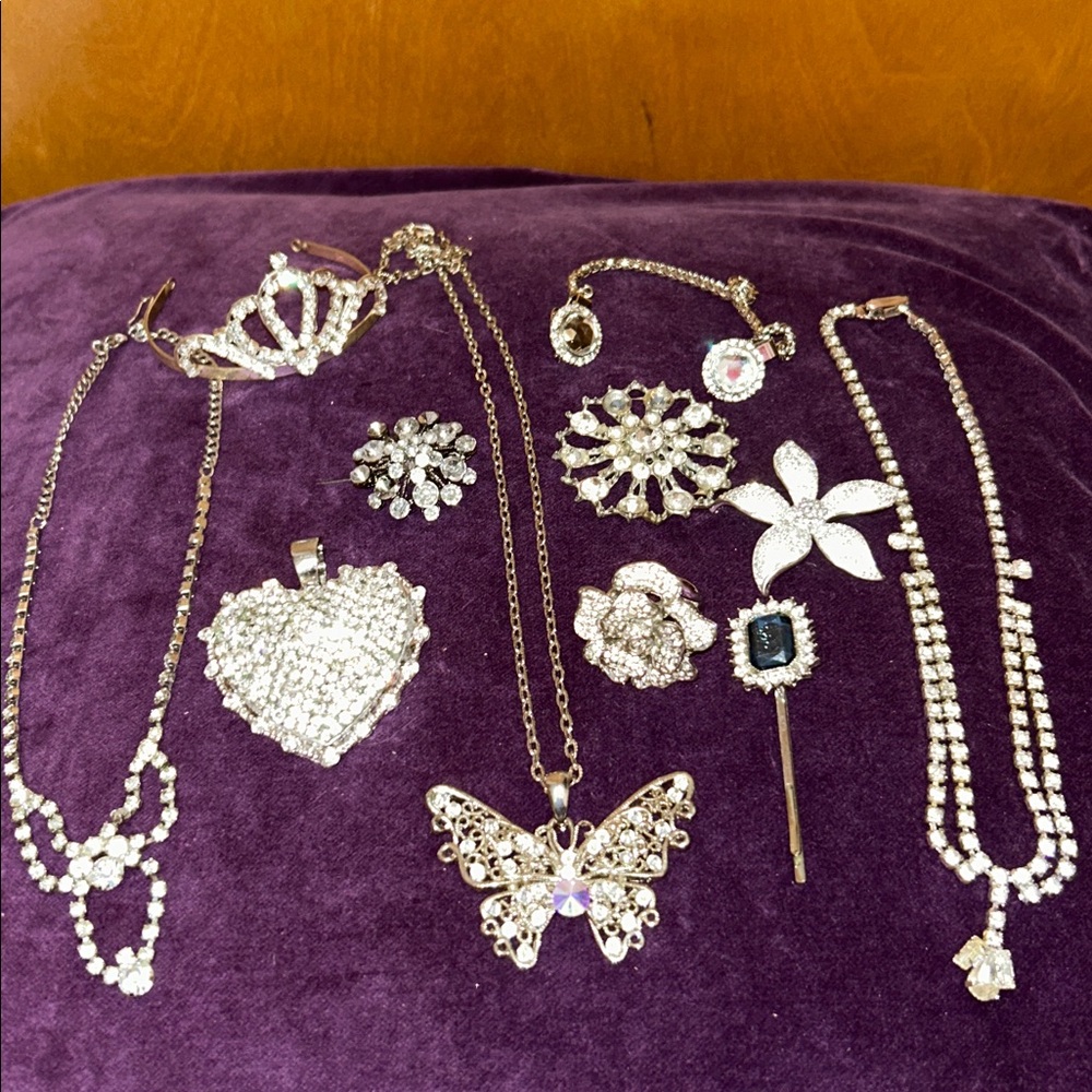 Elegant and sparkly Silver Jewelry lot featuring black
